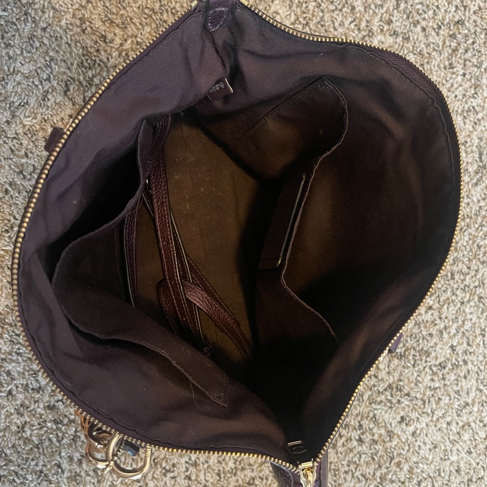 Coach burgundy purse hand bag with shoulder straps included - Picture 5 of 10